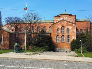 Temple-Sveta-Sofia-and-Monument-of-the-Unknown-Soldier.jpg Temple-Sveta-Sofia-and-Monument-of-the-Unknown-Soldier.jpg